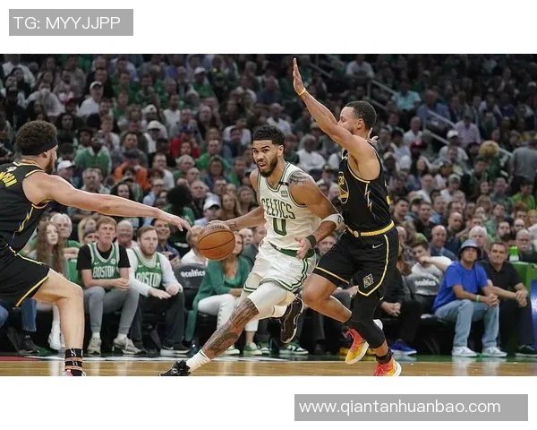 凯尔特人与勇士巅峰对决海报展现篮球激情与荣耀之战